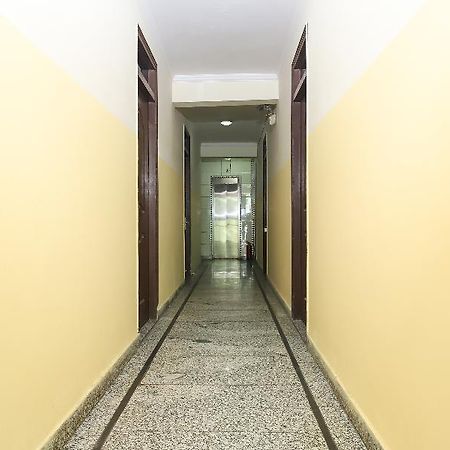 Oyo 28126 Charanpahari Hotel Нью-Дели Экстерьер фото