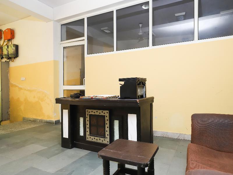 Oyo 28126 Charanpahari Hotel Нью-Дели Экстерьер фото